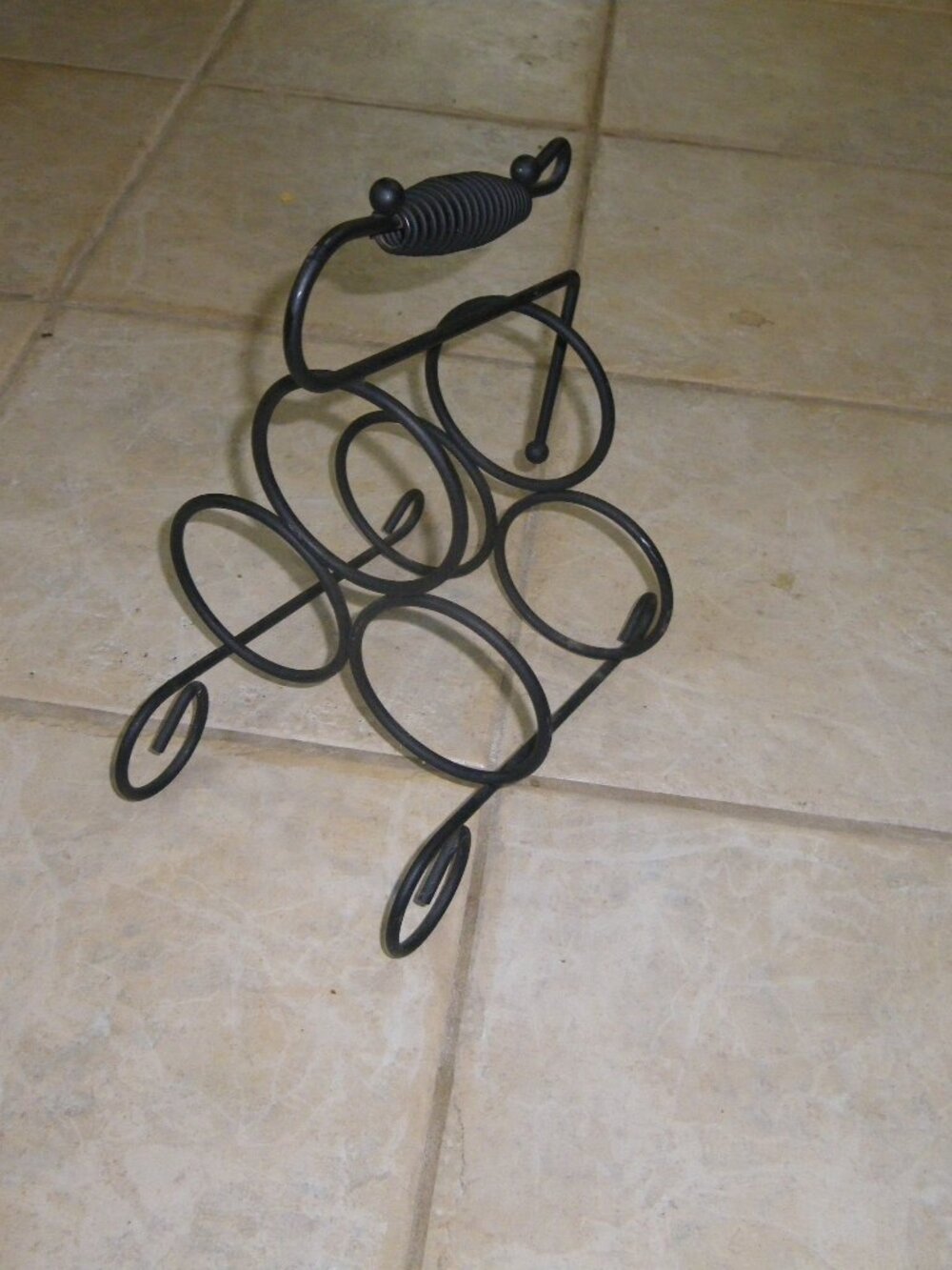 Small Metal Wire Minimalist Countertop 3 Bottle Wine Rack w/ Carrying Handle
